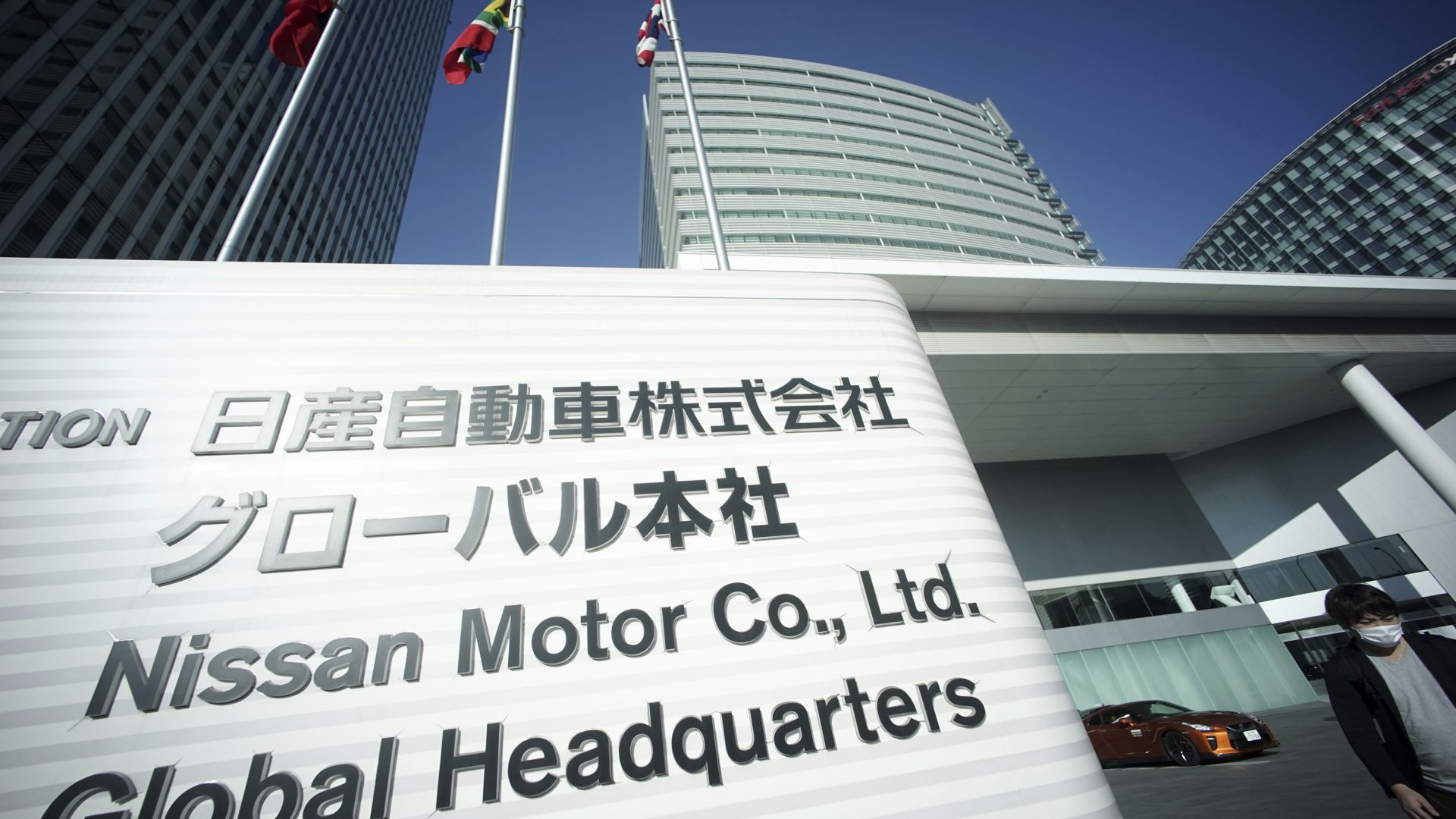 Японският автомобилостроител Нисан Nissan гласува единодушно за отстраняването на председателя