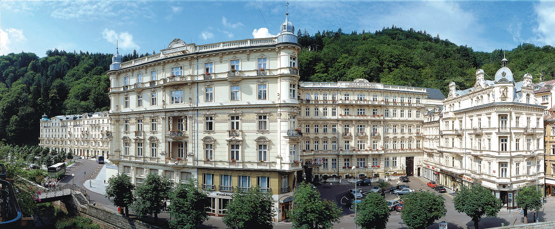 В Карлови Вари по стъпките на Бонд, с коктейл „БеТон” в ръка