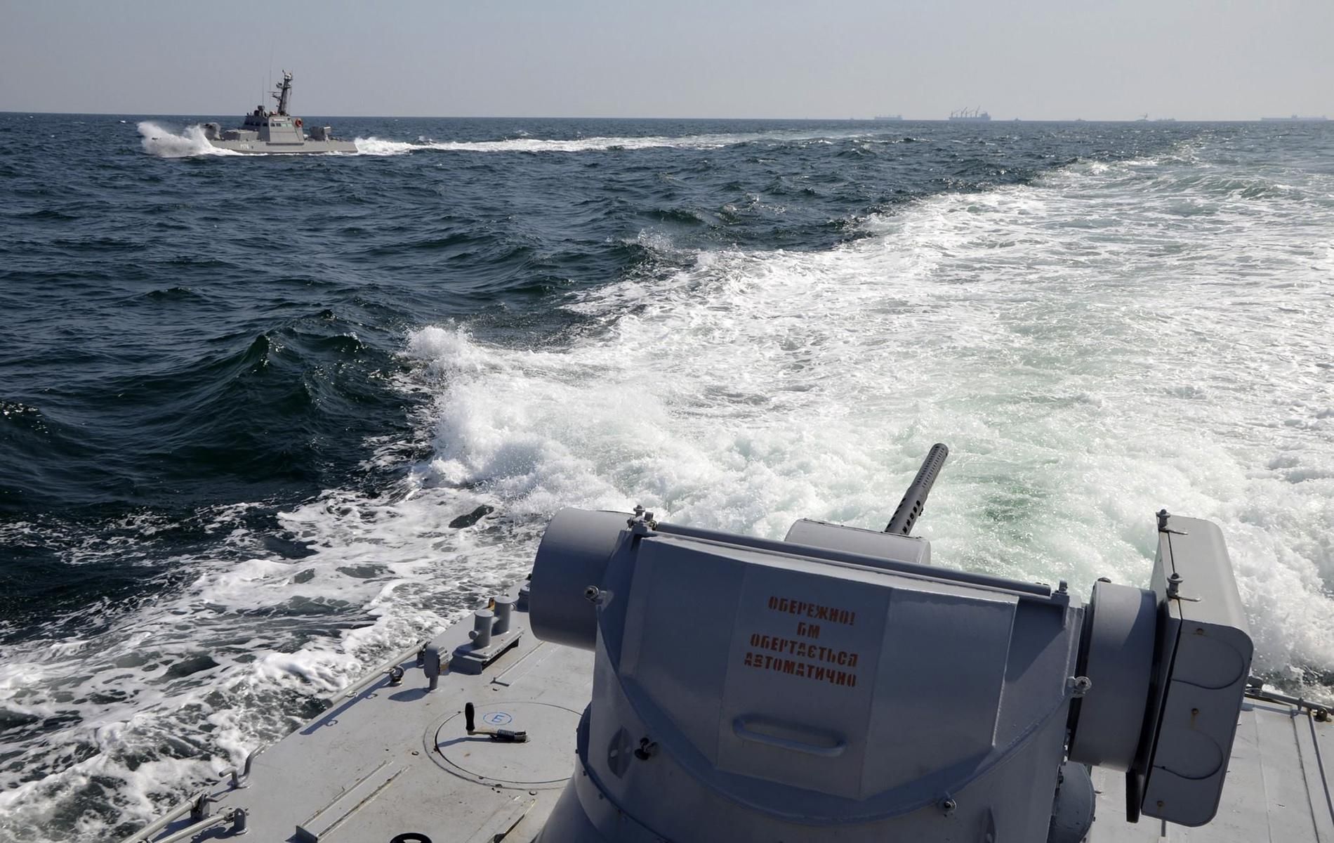 Напрежение между Русия и Украйна заради военни кораби в Керченския проток