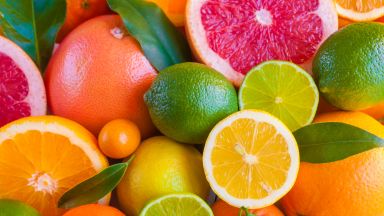ЕС забранява плодове със следи от пестицида хлорпирифос
