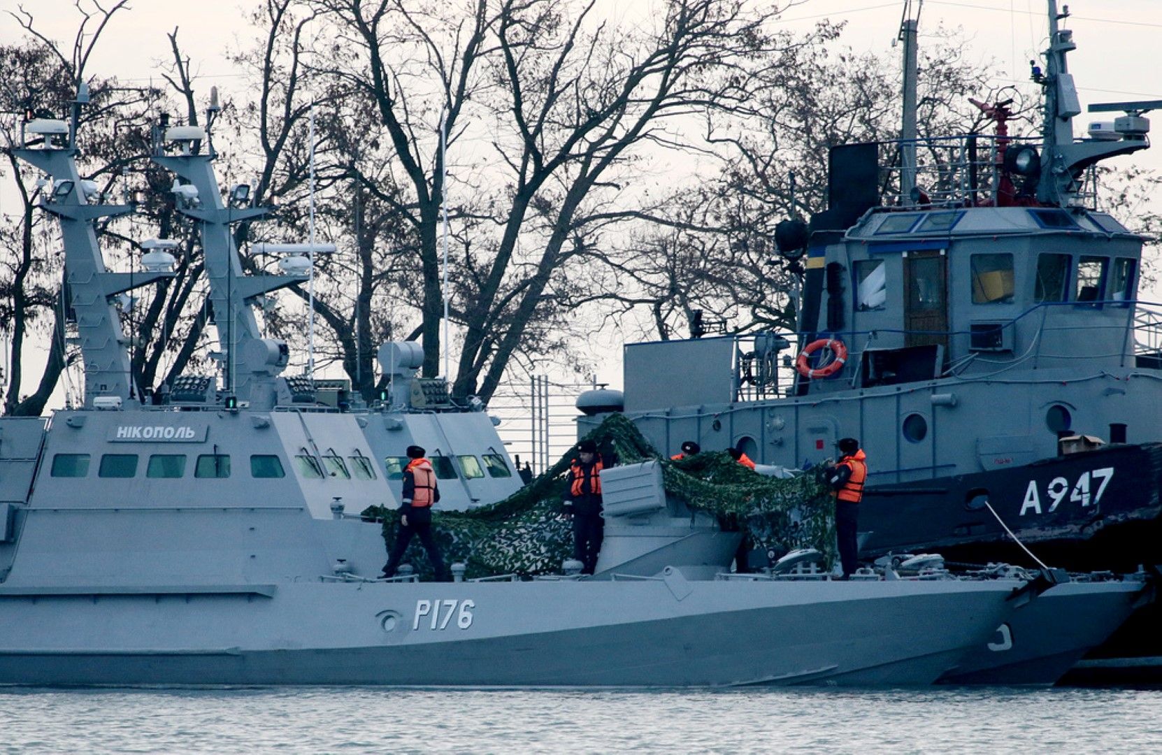 Обстрелваните и задържани украински кораби 
