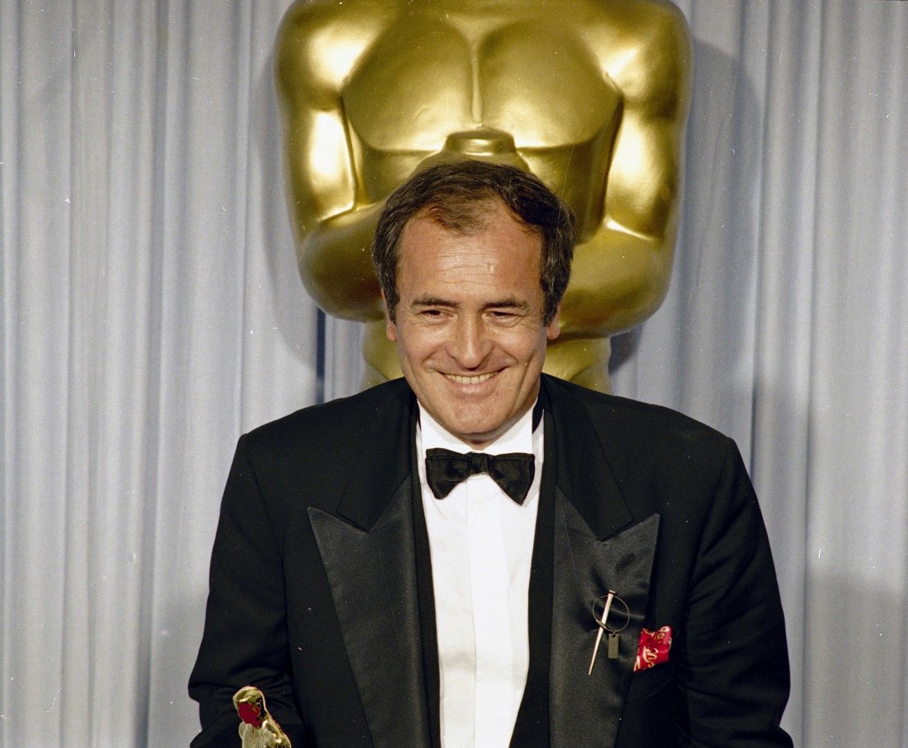 Бертолучи с Оскара си за "Последният император" (1988)