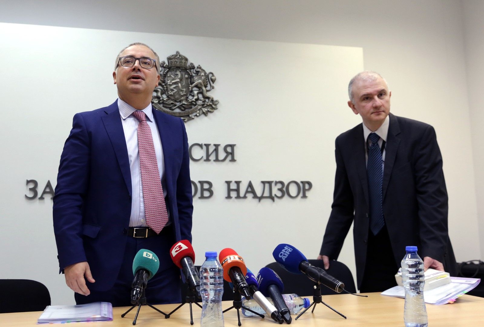 Владимир савов (вляво), член на КФН не се ангажира със срок, в окйто системата "бонус - малус" ще заработи