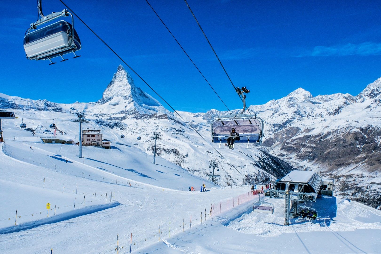 Cervinia-Valtournenche - в далечината Матернхорн