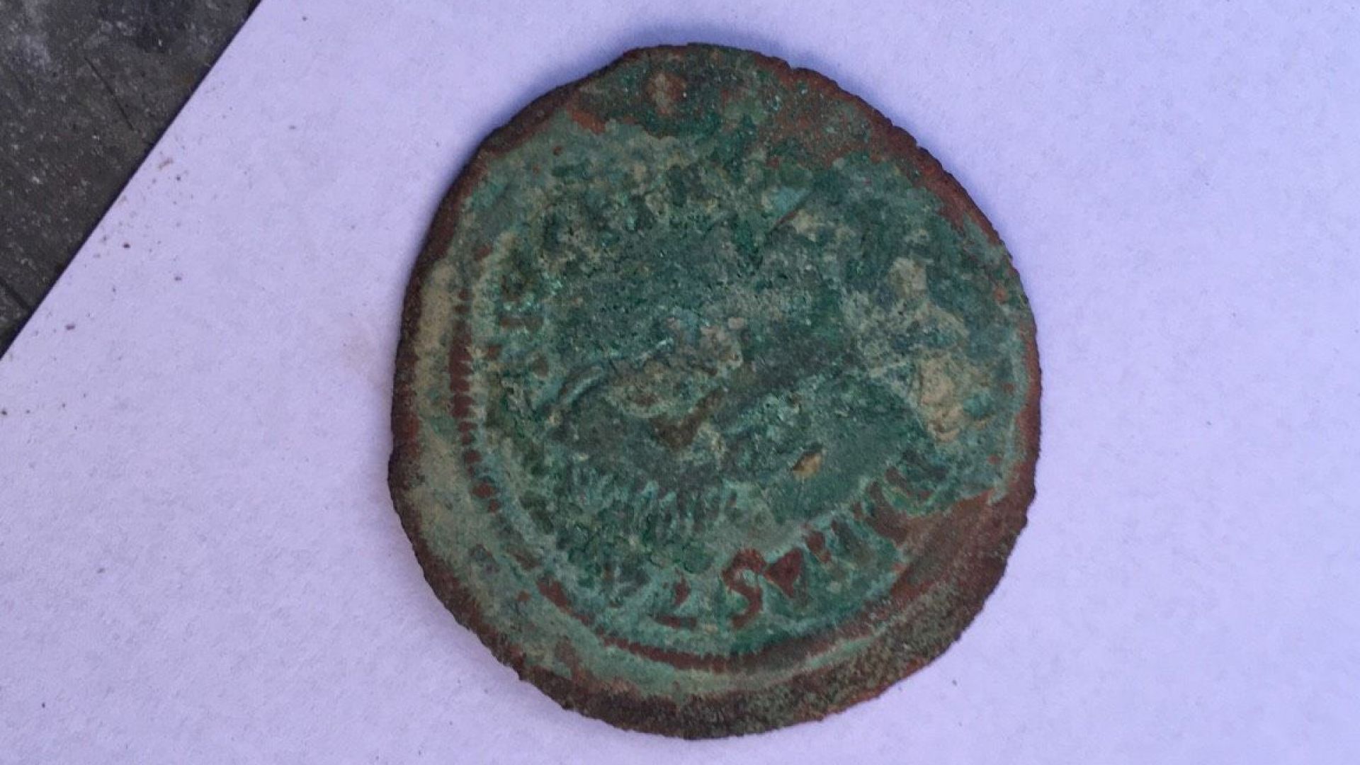 Полицаи от Пазарджик спипаха въоръжен иманяр а при претърсването на