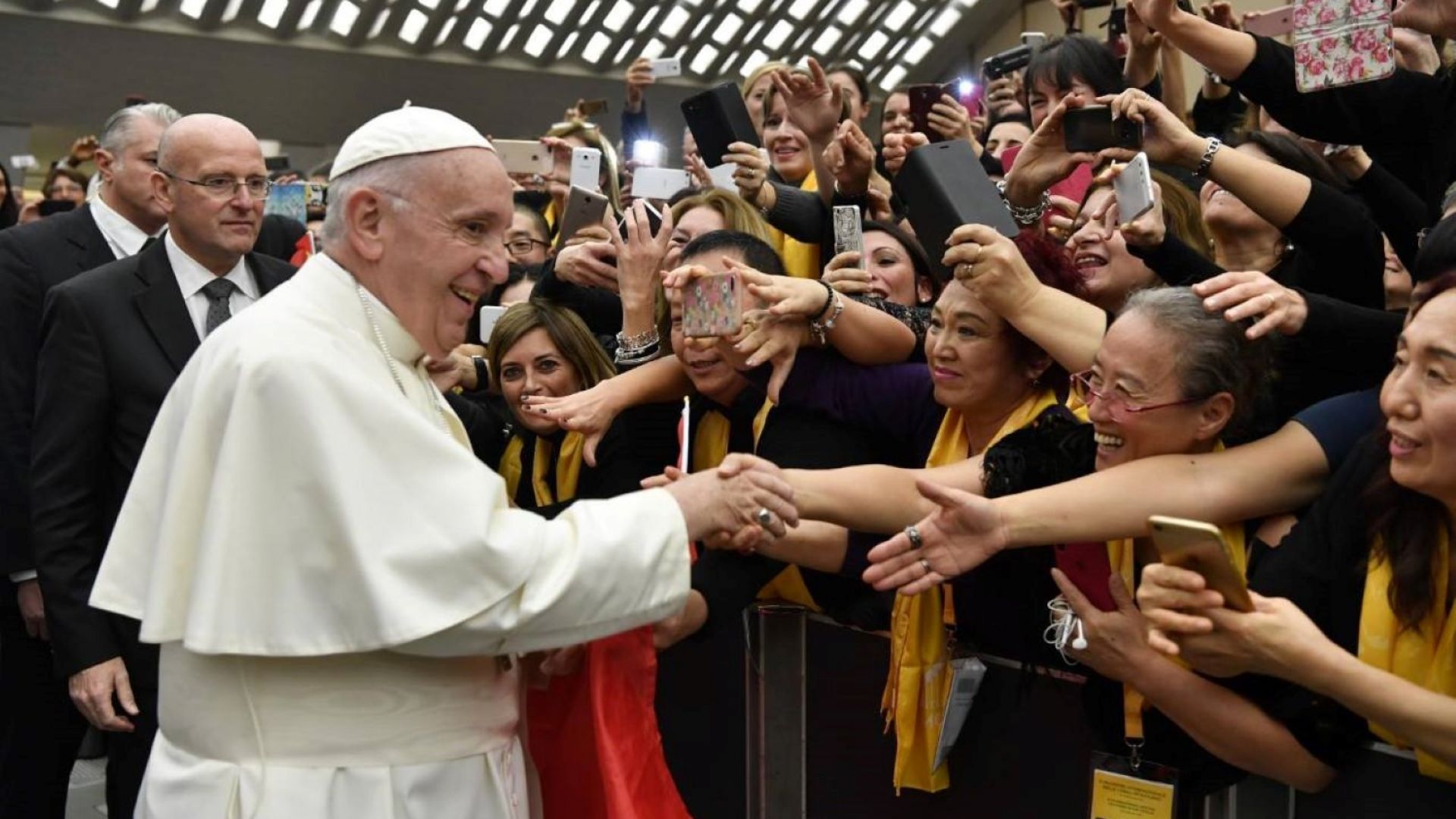 Папа Франциск призова свещениците които са извършвали сексуален тормоз над