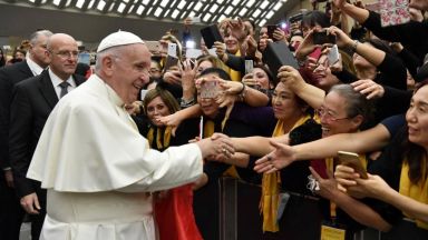 Папата призова свещениците педофили да се предадат сами на съда