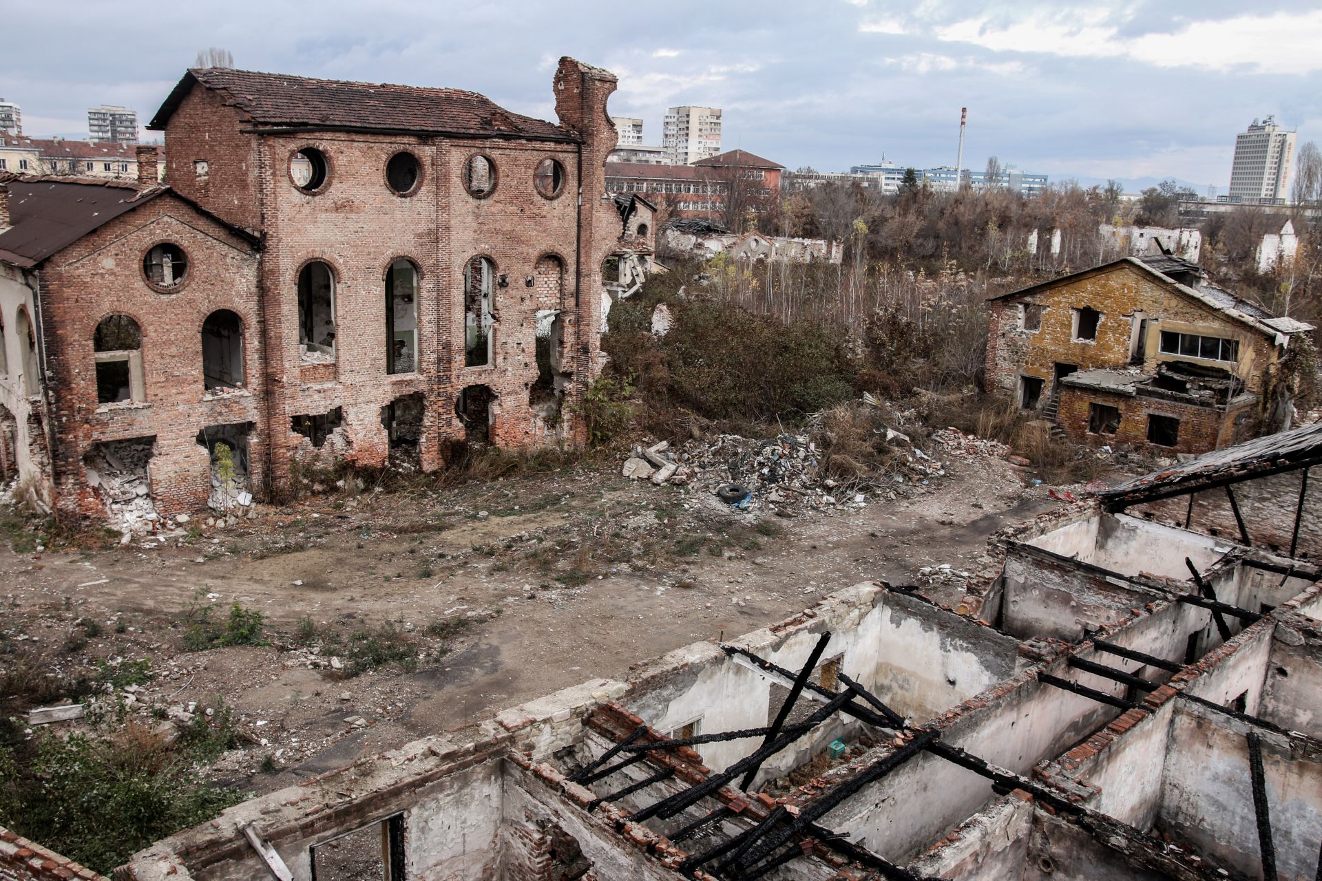 Разрушенные дома россии