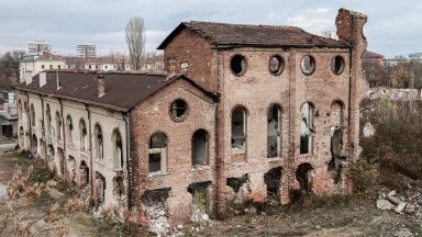 Захарна фабрика - най-модерната у нас преди 120 г., тъне в разруха (снимки)
