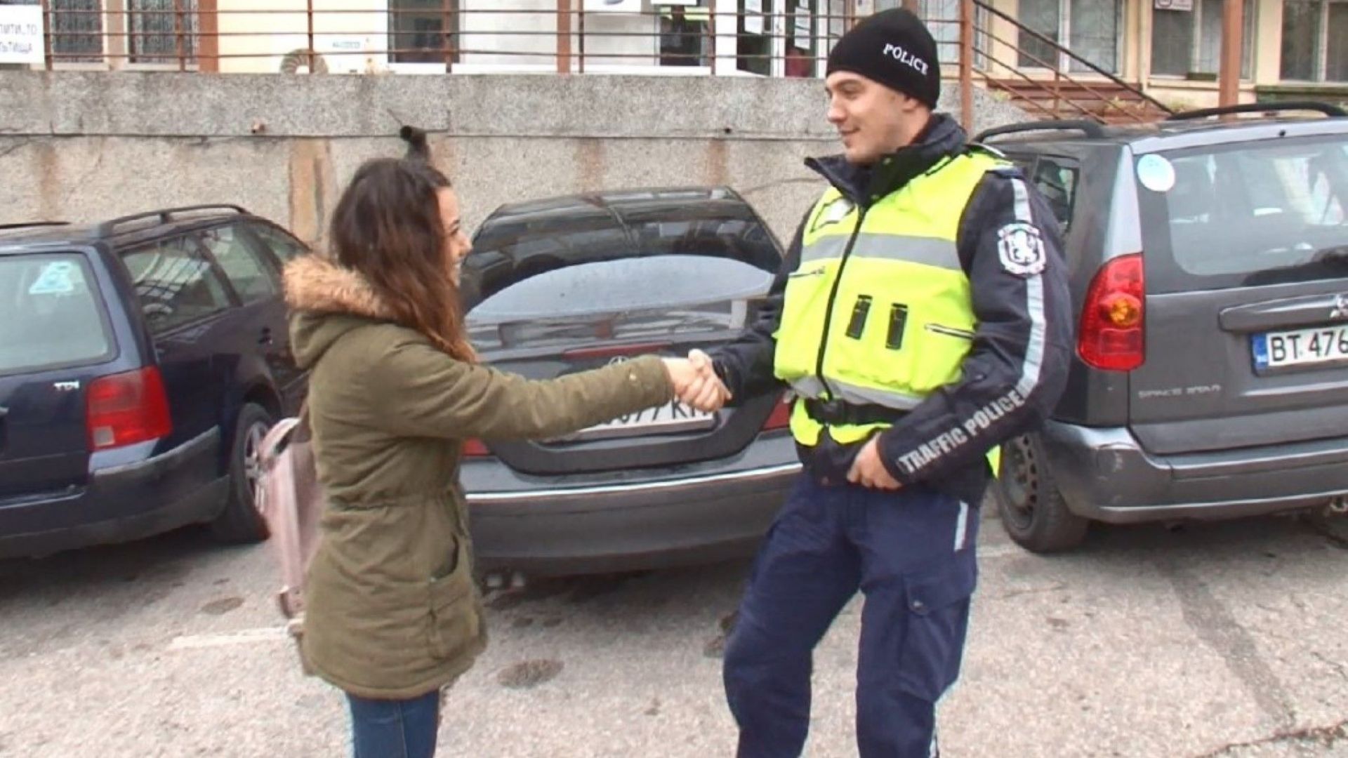 Пътен полицай от Велико Търново върна портмоне с 1000 лева