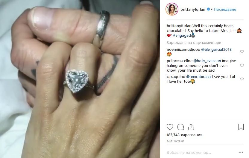 Британи Фърлан се похвали с годежен пръстен с огромен сърцевиден диамант от рокаджията Томи Лий. За бившия на Памела Андерсън това е пети годеж