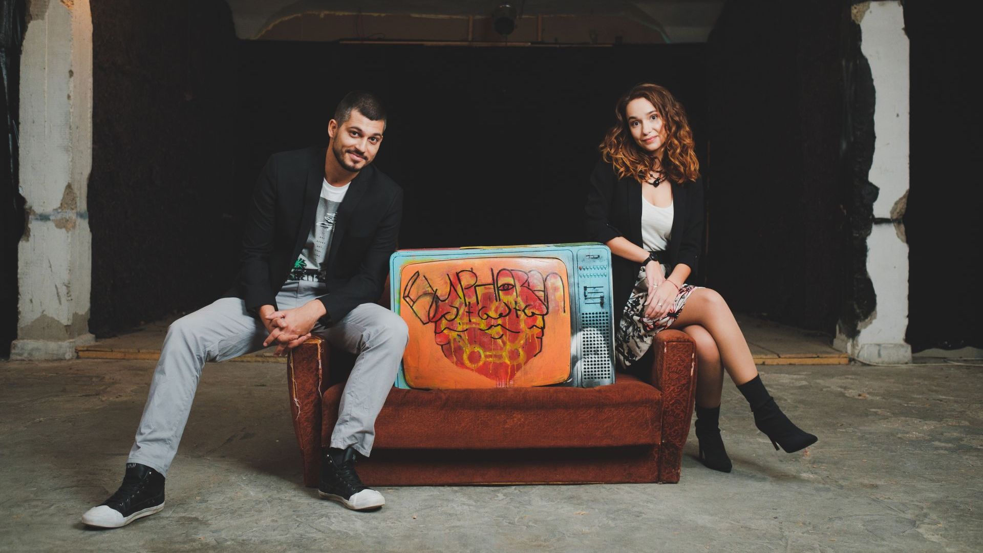 Събуждам се и хващам телефона за да прочета набързо какво