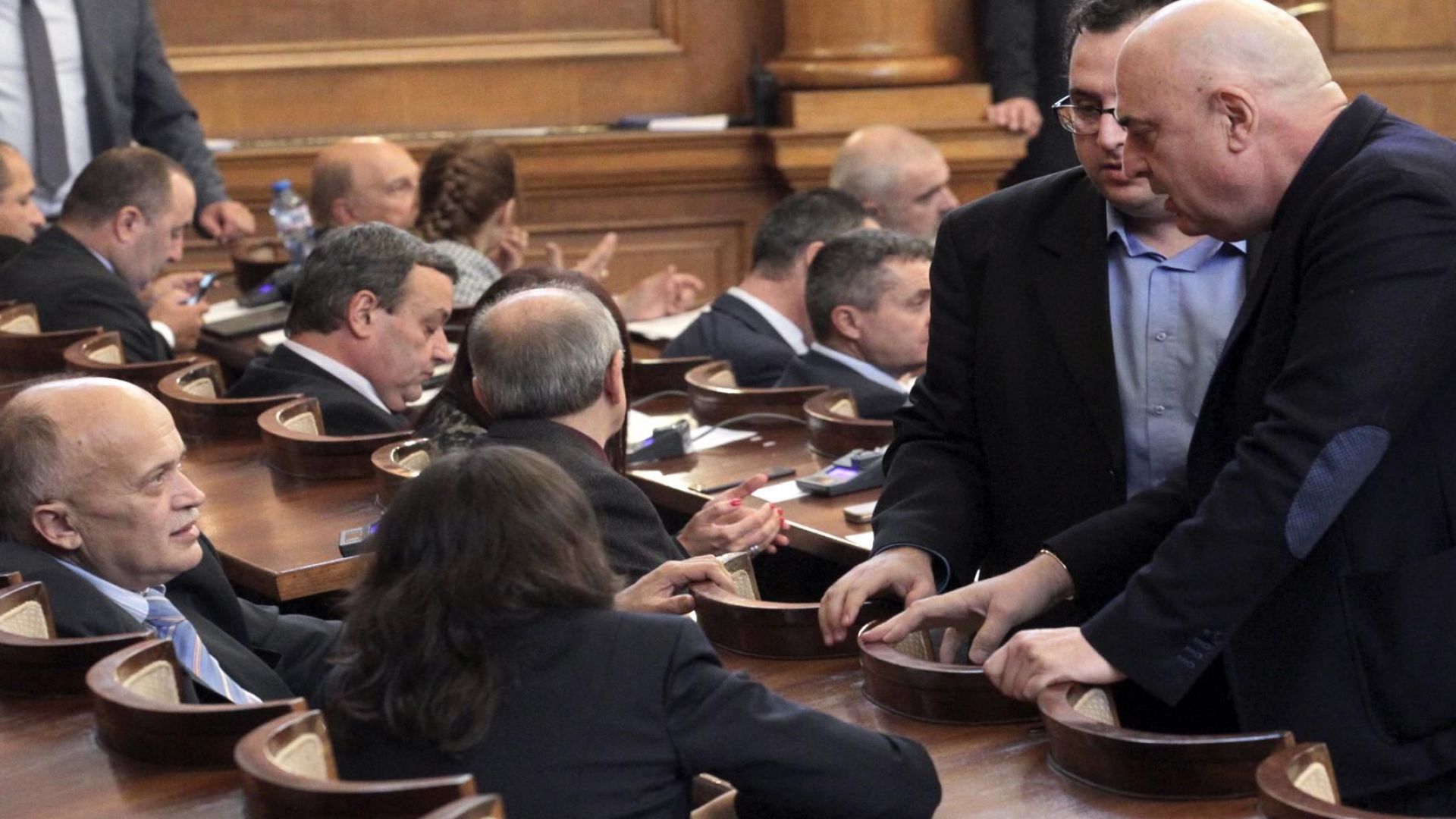 Парламентът прие бюджета на НЗОК за 2019 г на второ