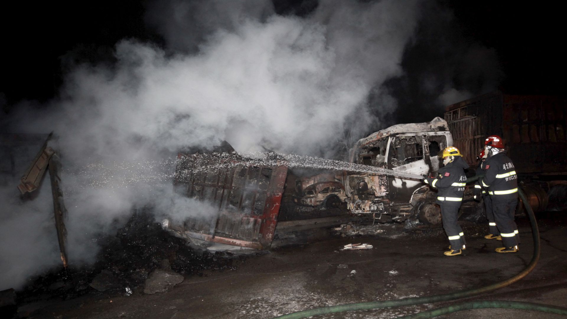 Двадесет и двама души загинаха и най малко още толкова са