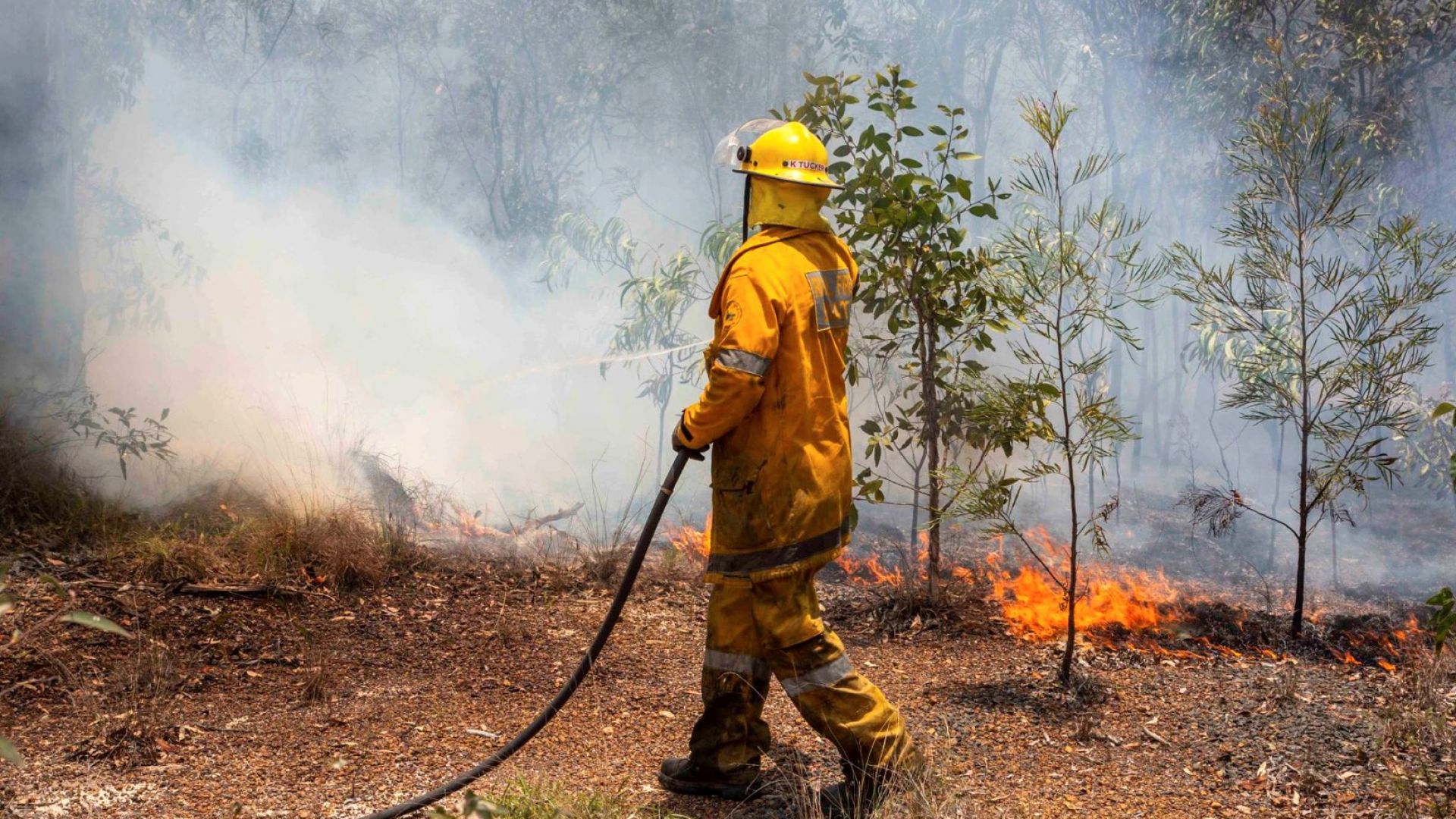 Австралийски пожарникар доброволец беше обвинен за умишлени палежи