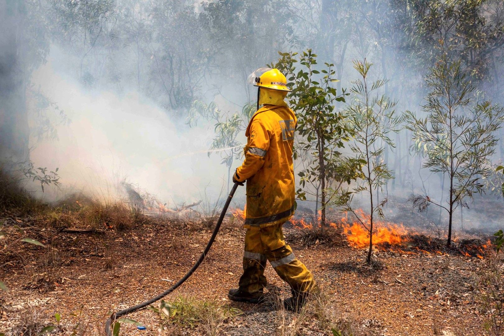 Над 100 пожара бушуват в страната