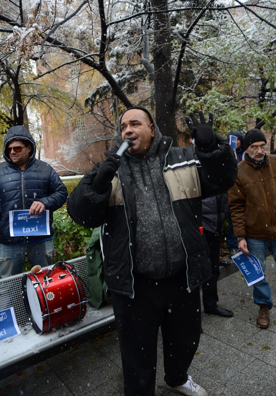 Таксиметрови шофьори излязоха на протест