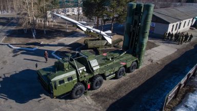 Москва изпраща ракети С-400 на бойно дежурство в Крим