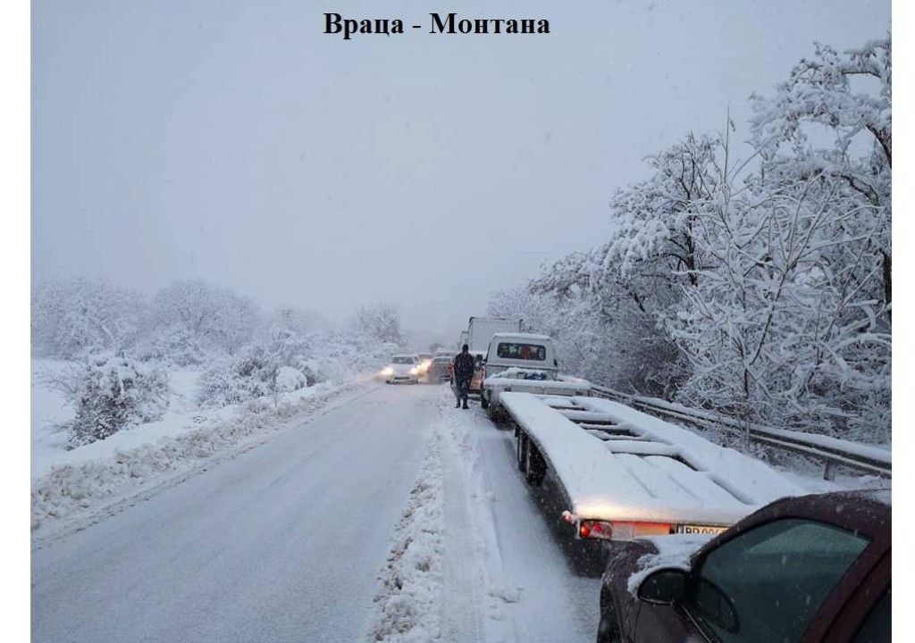 Пътят между Враца и Монтана бе блокиран за часове