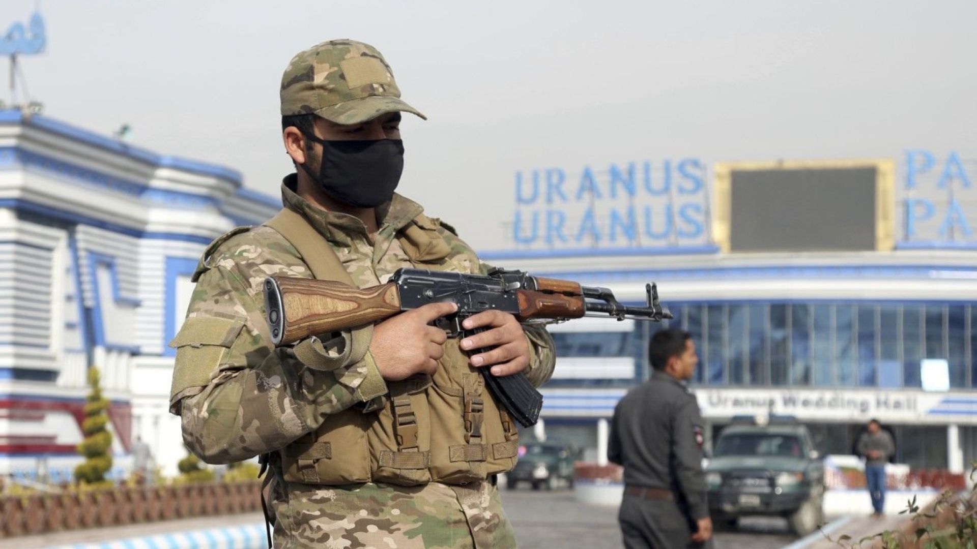 Най малко 30 цивилни са убити при американско въздушно нападение в