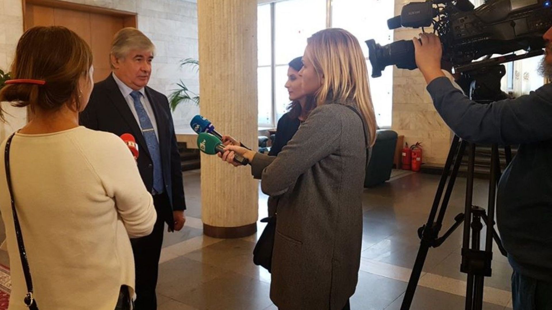 Посланикът на Русия в България Анатолий Макаров говори пред български