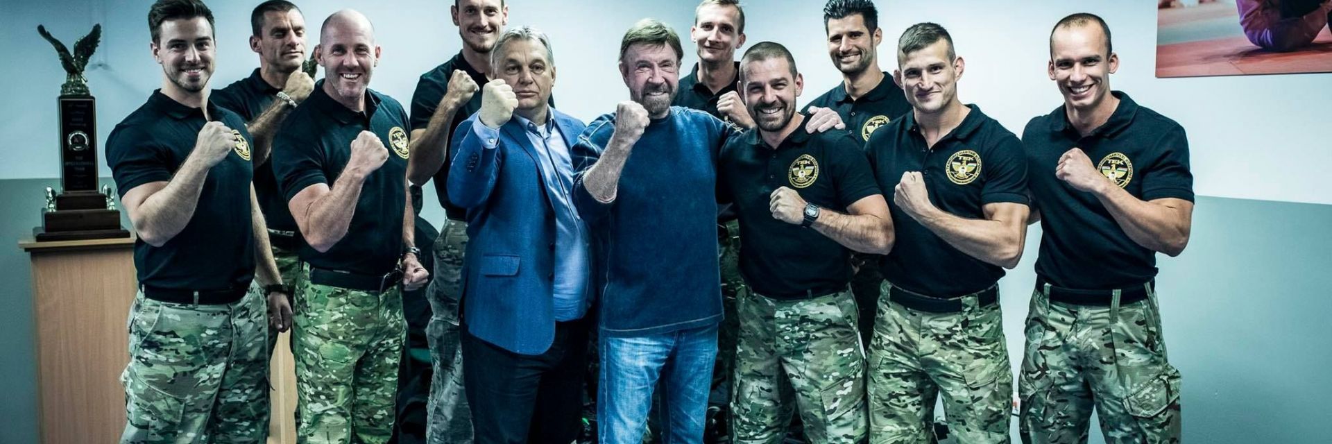 Виктор Орбан на среща с Чък Норис: И аз съм уличен боец (видео)