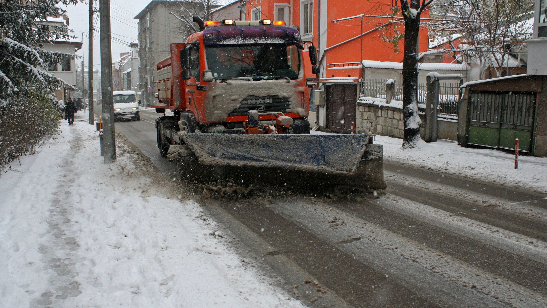 През нощта във всички райони на Столична община са направени