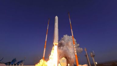 Южна Корея успешно тества първия си ракетен двигател