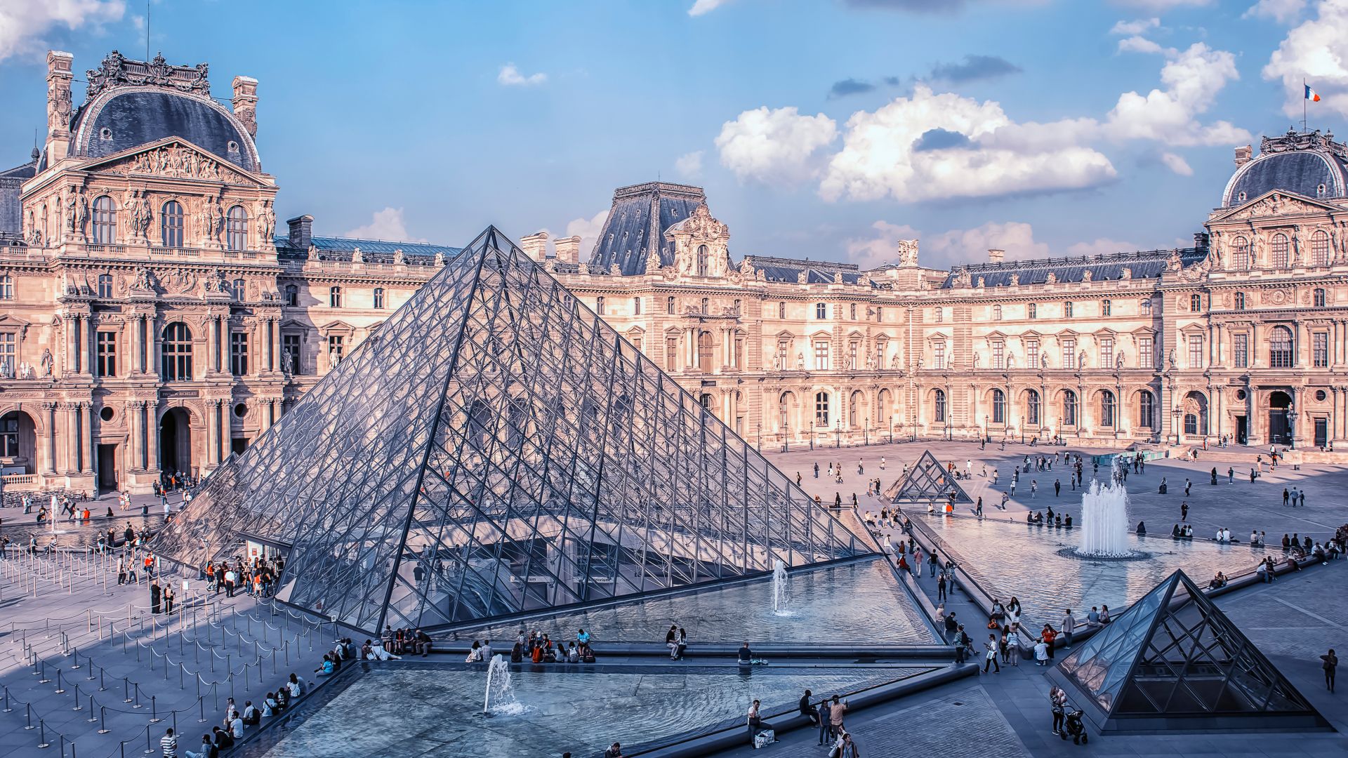 Исторически спад на туристи в най-известните френски музеи