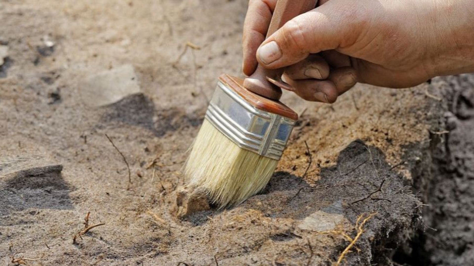 Уникална находка керамична глава на антропоморфна фигура стилизирано изображение