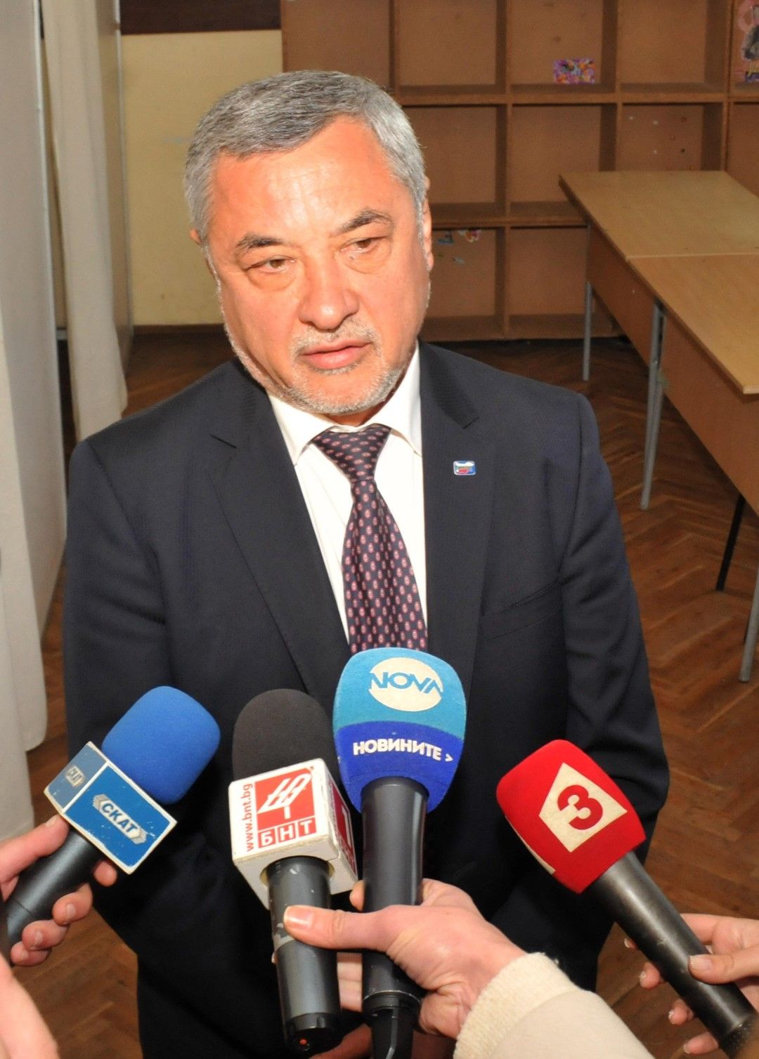 След като подаде оставка като вицепремиер, Симеонов се върна в парламента като депутат от ПГ "Обединени патриоти"