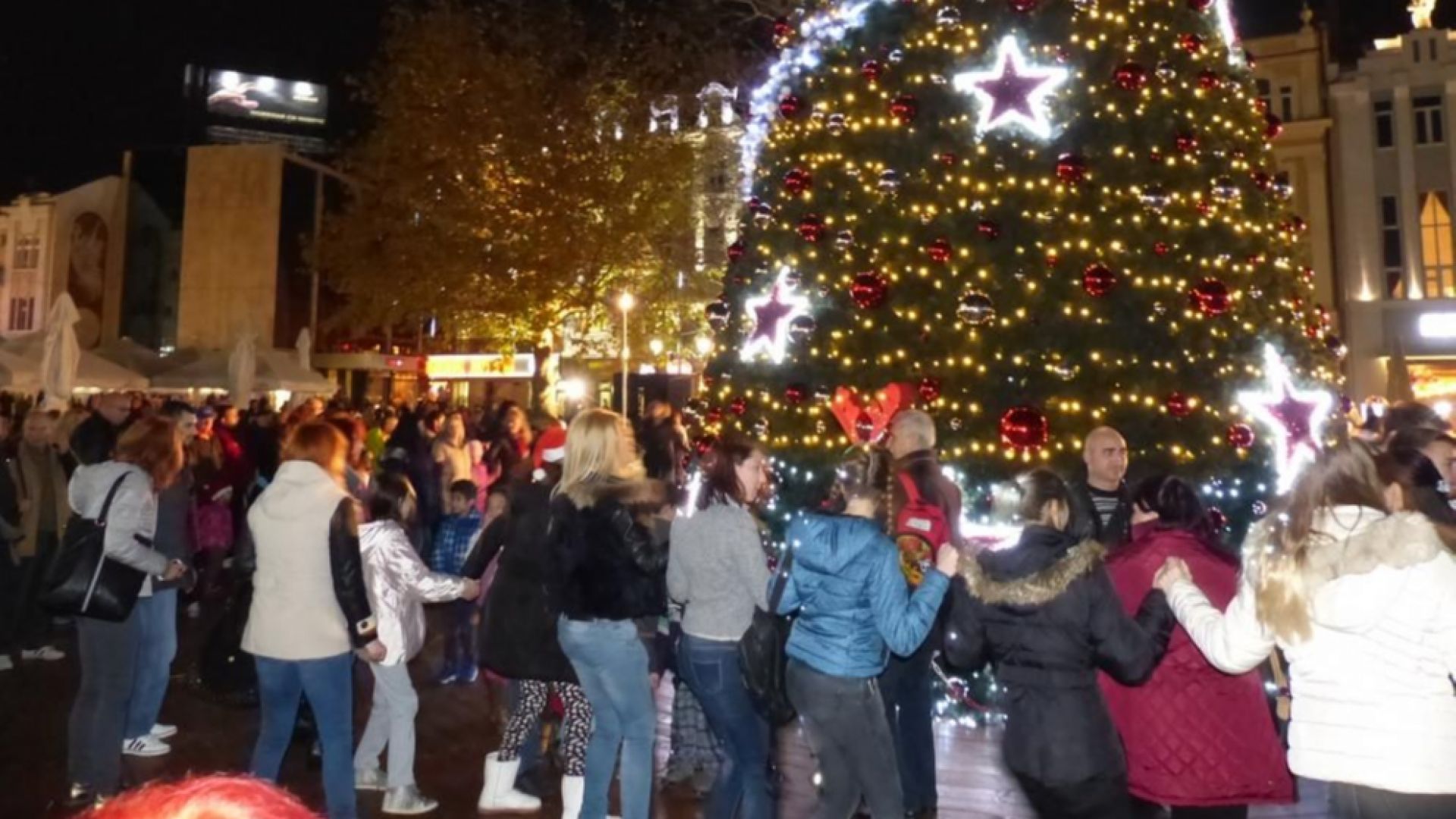 Светлините на фолийната елха пред община Пловдив ще бъдат запалени