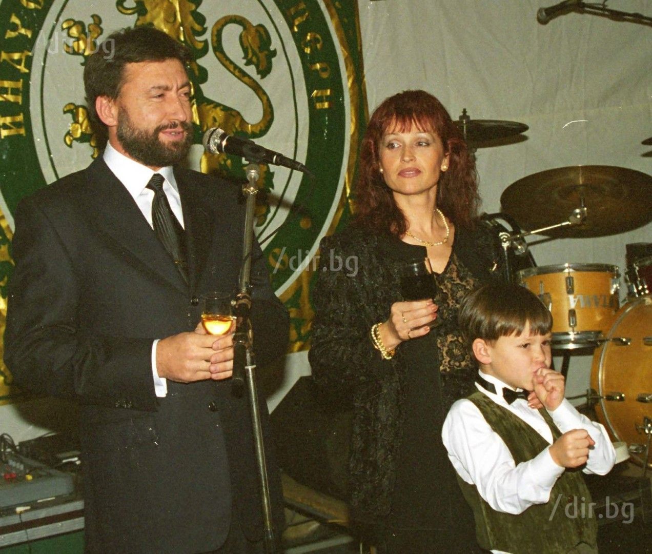 Малкият Ники на тържество на "АКБ Форес" с мама и тате