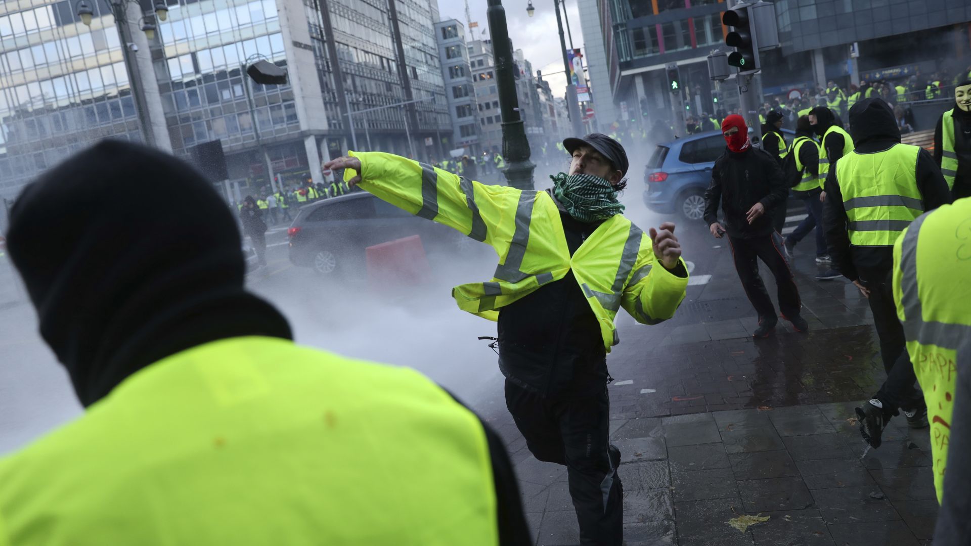Две журналистки от френската държавна телевизия Франс 2 бяха нападнати