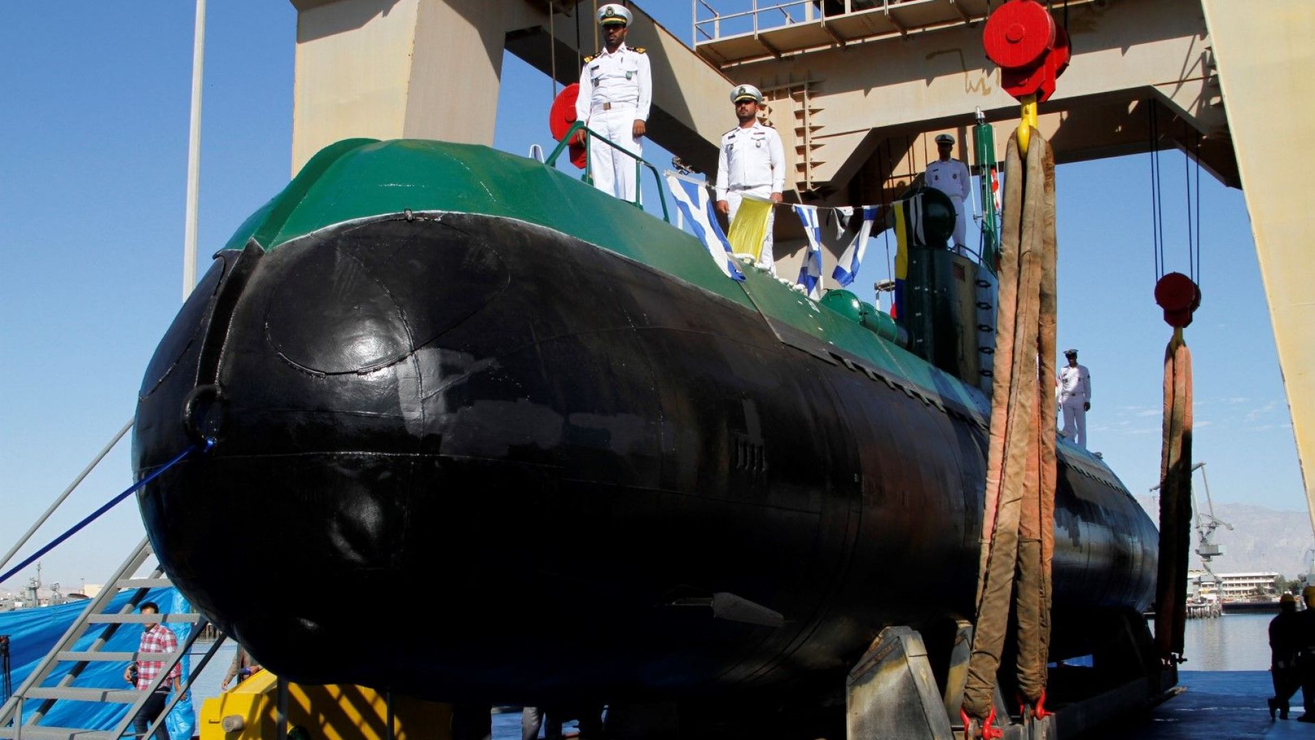 Иранският боен флот въведе във въоръжение произведен в Иран разрушител