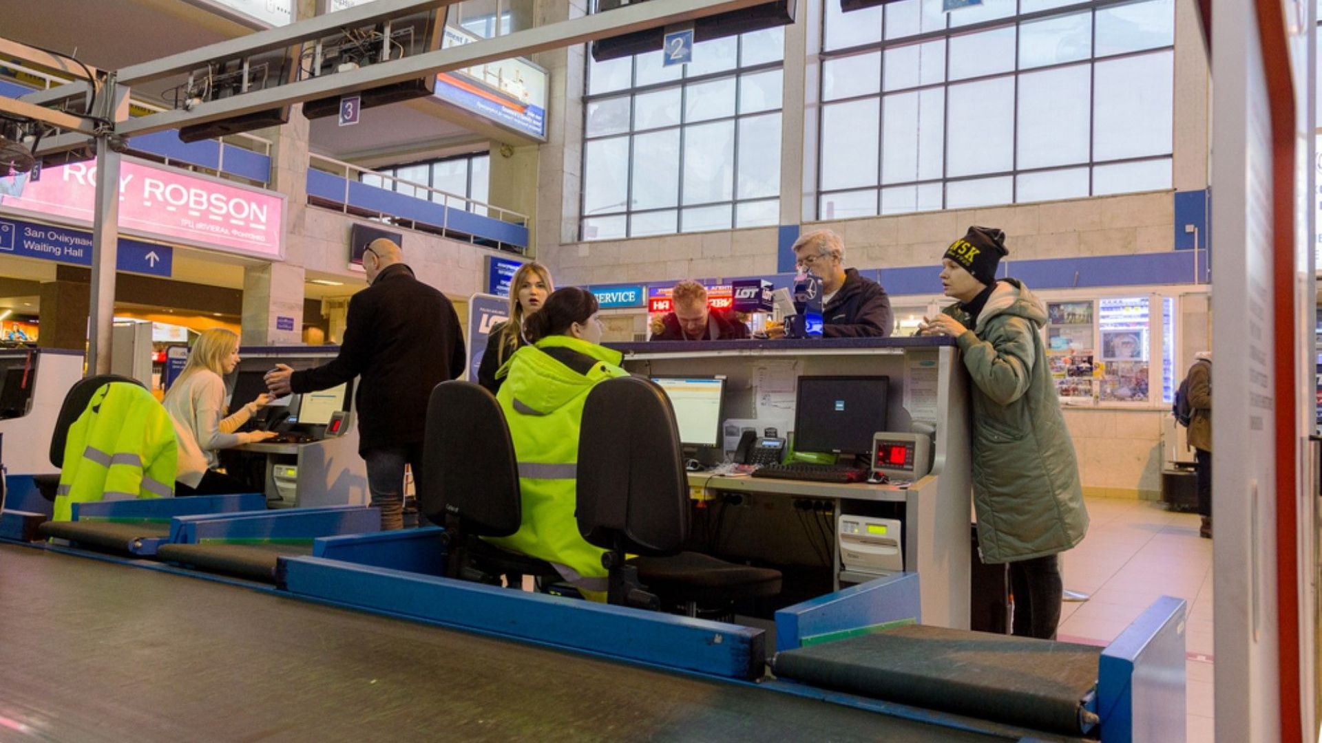 Заради извънредното положение в част от Украйна полетите от и