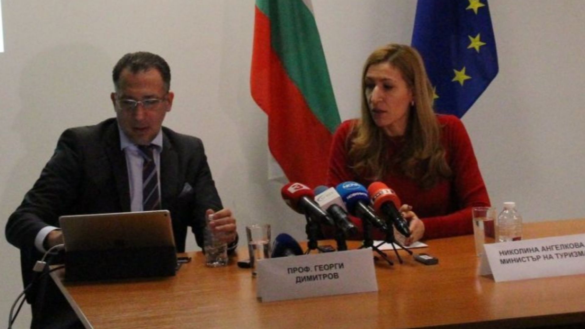 Всички регистрационни услуги които Министерството на туризма предоставя по Закона