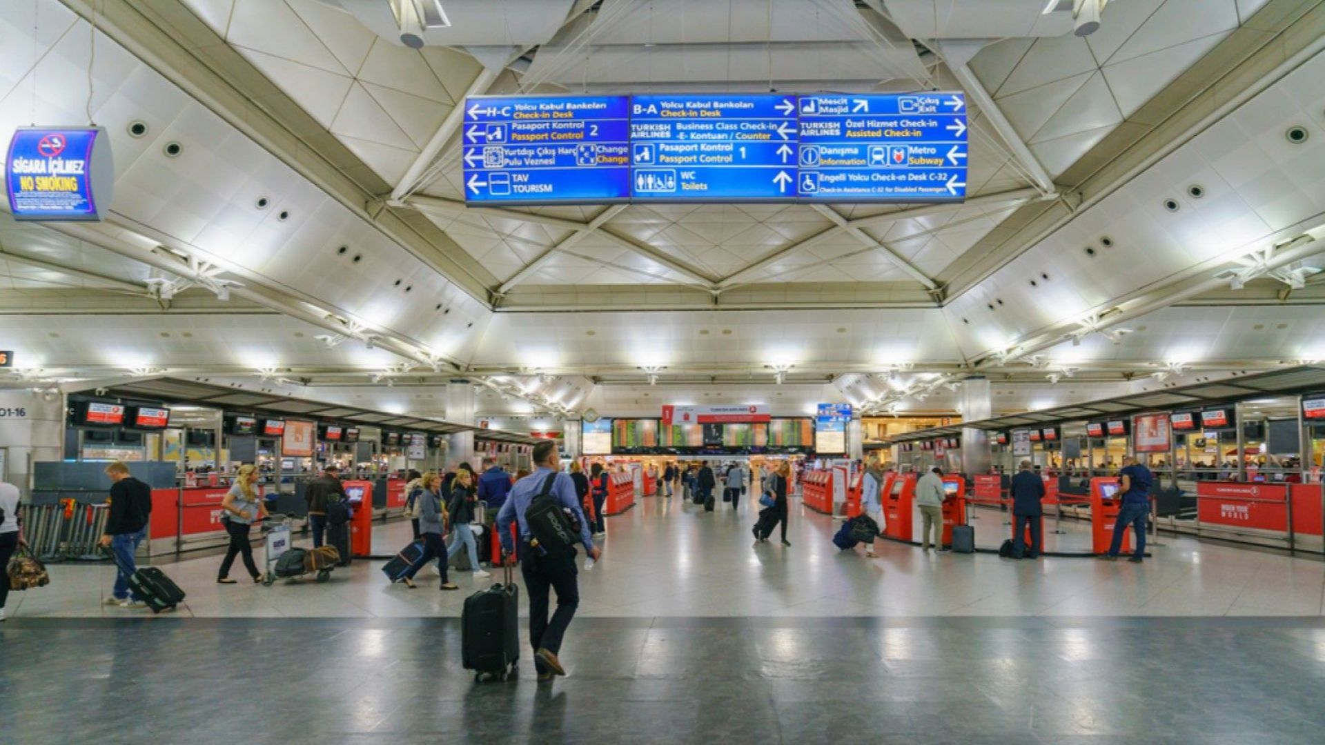 Турчин вече 27 години живее на летище Ататюрк в Истанбул