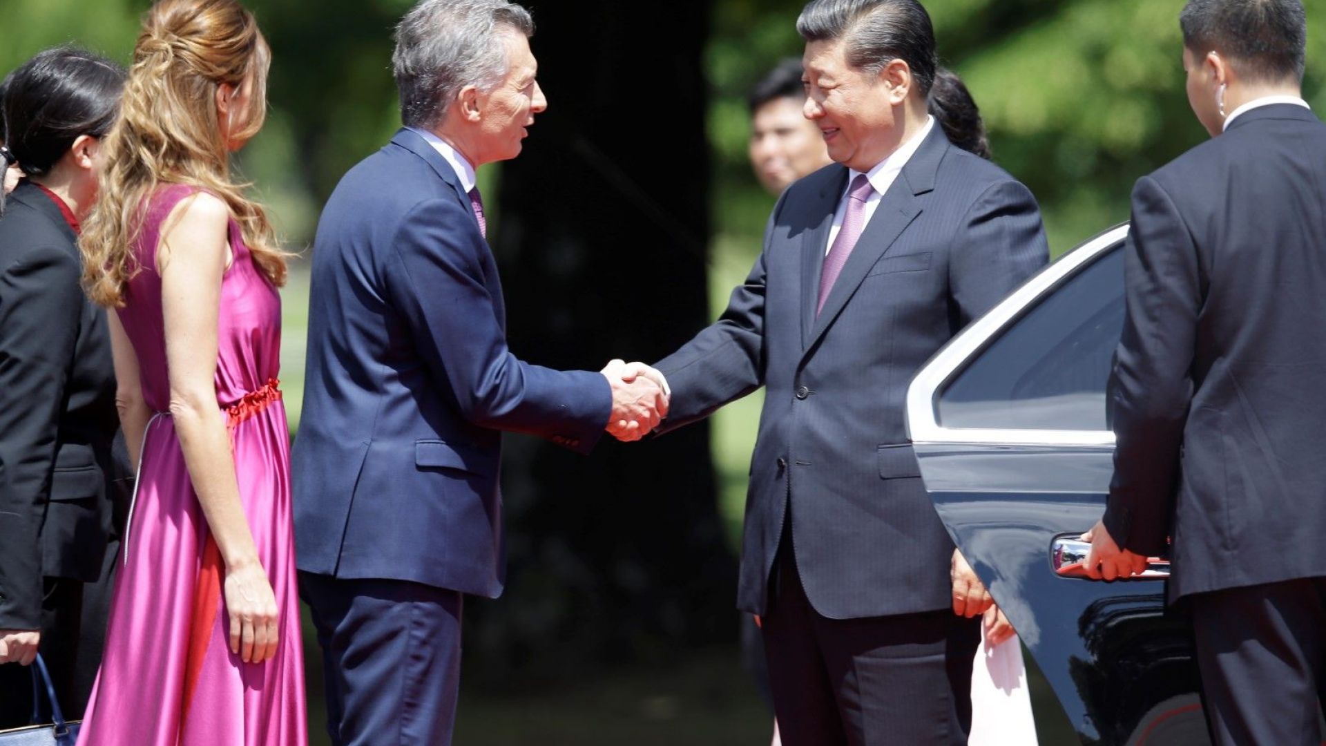 Китайският президент Си Цзинпин подписа днес редица нови търговски споразумения