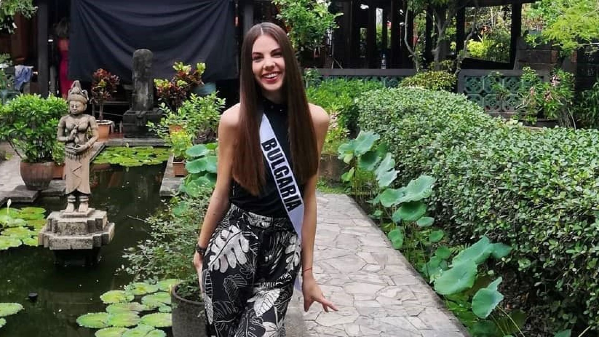 "Мис Вселена България" замина за Тайланд