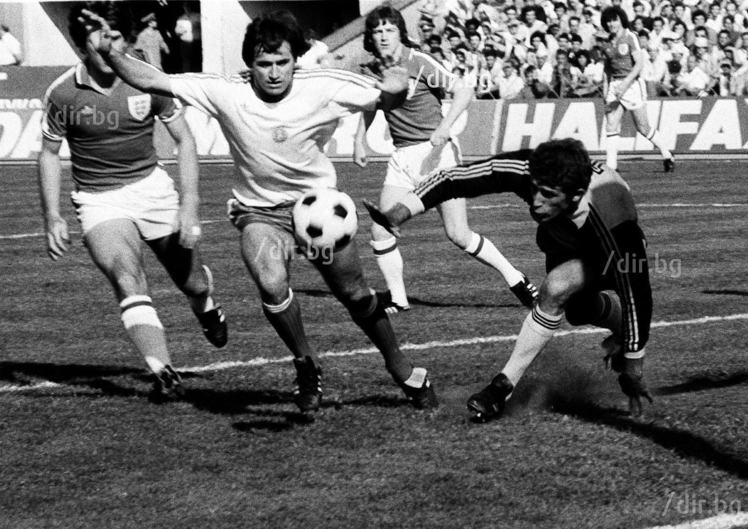 1979 г., 0:3. Българите имат много проблеми в мача, а вратарят Филипов често е под напрежение.