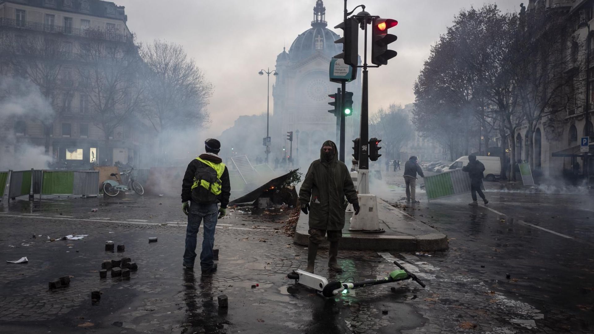 Протестите във Франция взеха четвърта жертва. 80-годишна жена загина, след