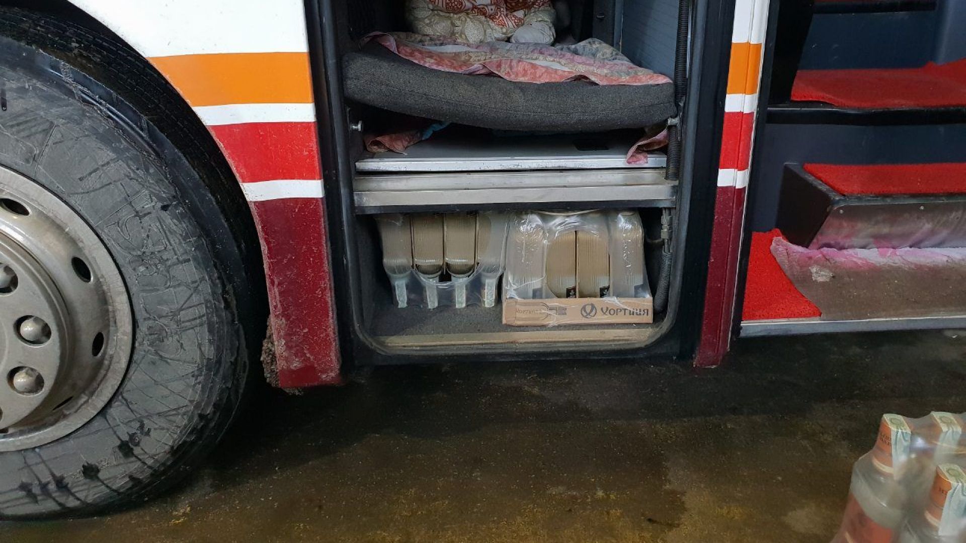 Митнически служители задържаха 911 бутилки с общо 626 6 литра водка