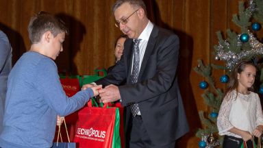 Деветдесет и четири деца на загинали и пострадали  полицаи ще получат подаръци от Технополис и Практикер