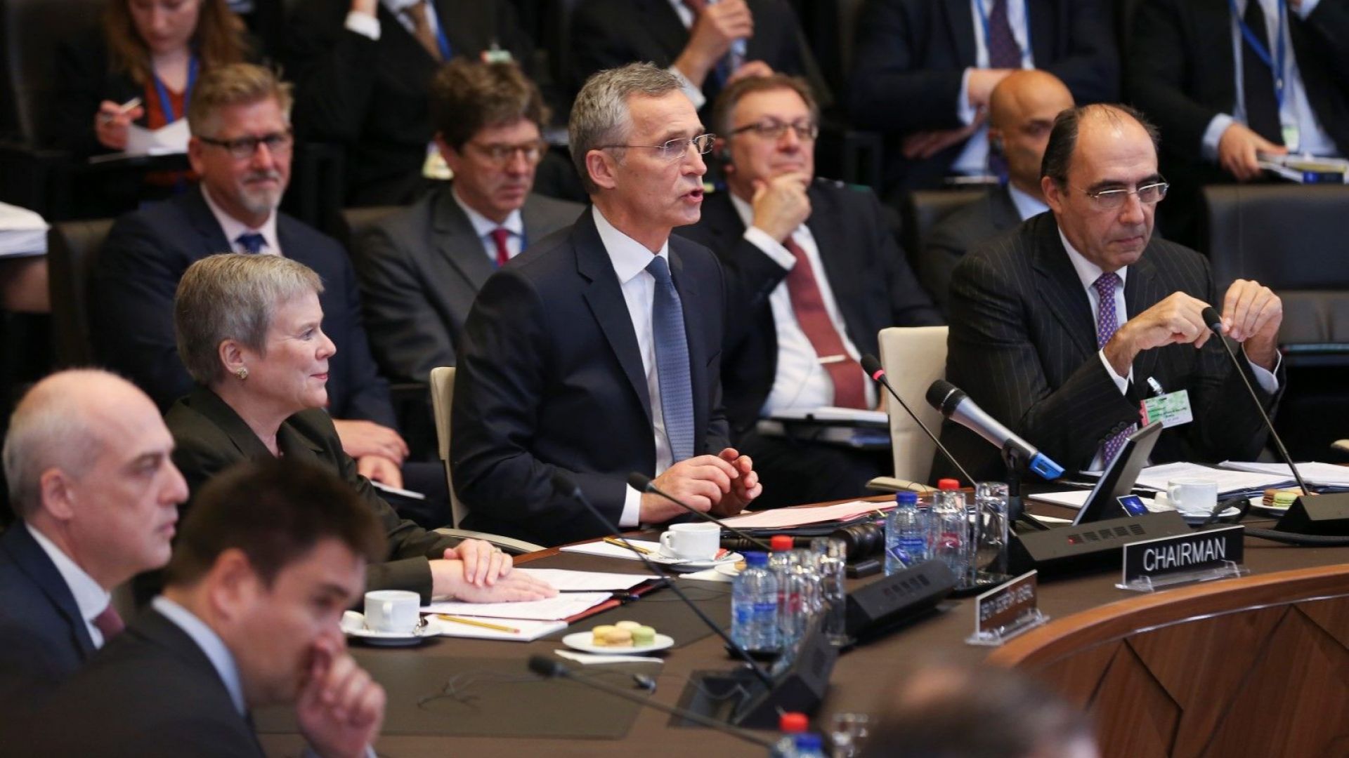 НАТО призовава Русия да осигури достъп до Азовско море за