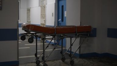 Трима души са пострадали при пропадане на асансьор в сградата