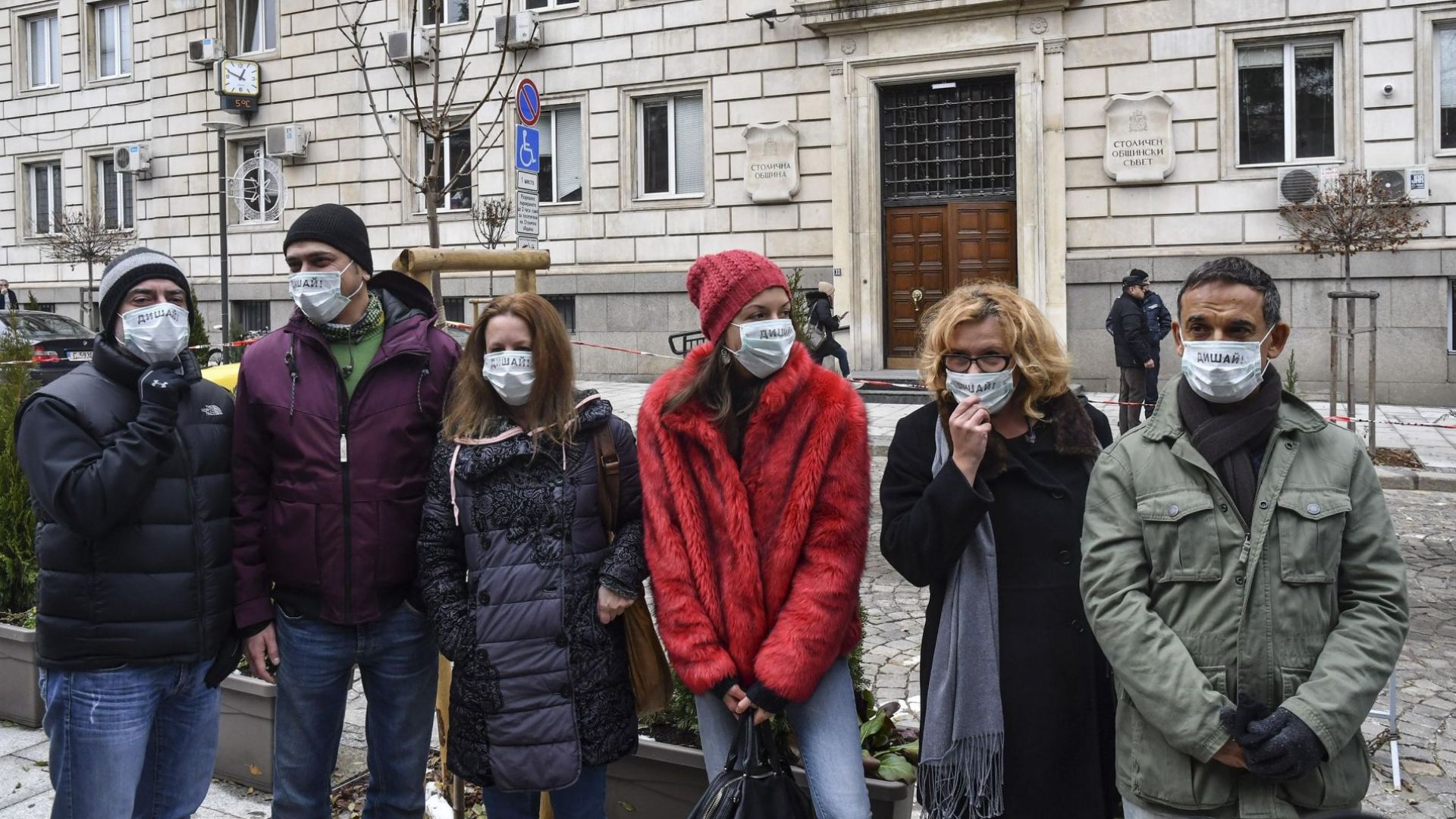 Десетки протестиращи в София заради мръсния въздух