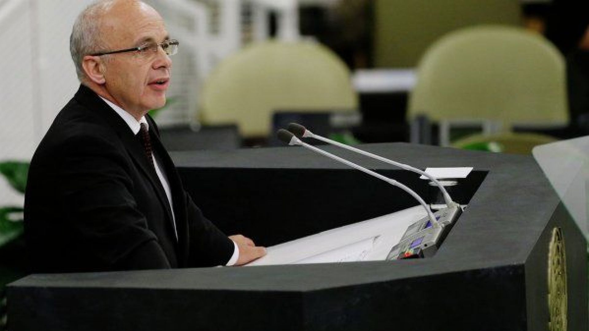 Швейцарският министър на финансите Ули Маурер бе избран днес от