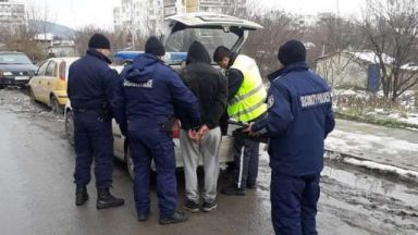 Джигит рецидивист без книжка удари полицай след гонка