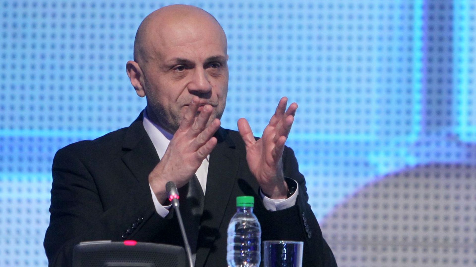 Вицепремиерът Томислав Дончев каза, че няма как да поеме Предизборния